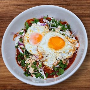 Chilaquiles con huevo / con pollo