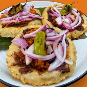 Salbutes de cochinita (3 pzas)